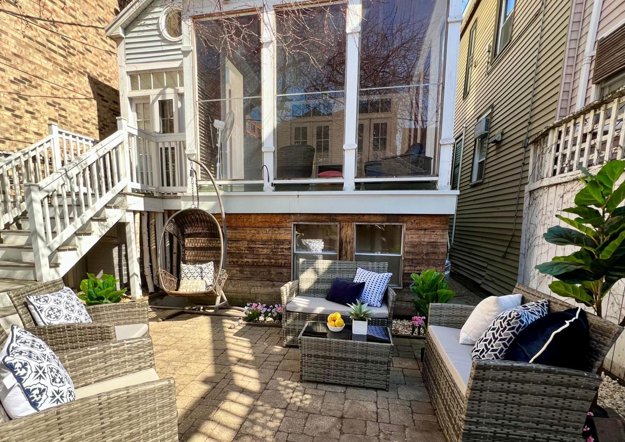 3 Bedroom Spacious Home In Ideal Location W Free Parking Back Yard Pets Welcome Чикаго Екстериор снимка