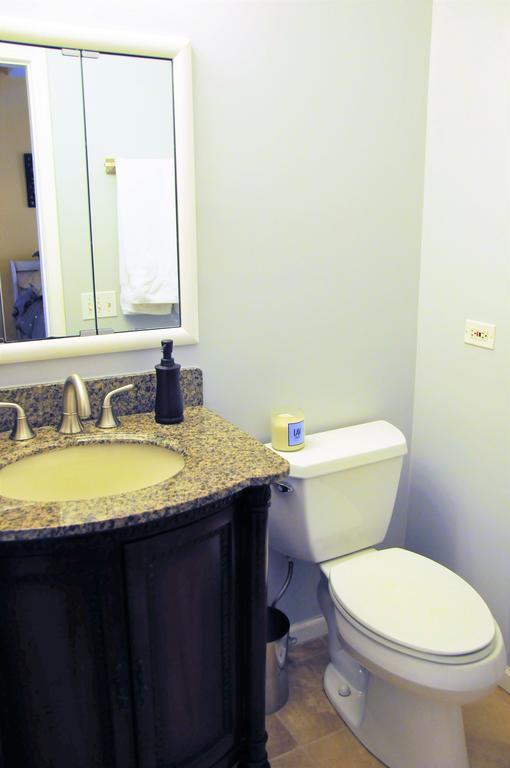 3 Bedroom Spacious Home In Ideal Location W Free Parking Back Yard Pets Welcome Чикаго Екстериор снимка