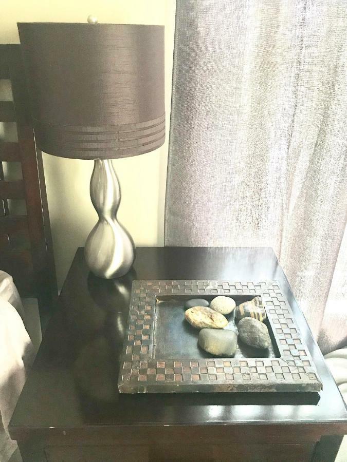 3 Bedroom Spacious Home In Ideal Location W Free Parking Back Yard Pets Welcome Чикаго Екстериор снимка
