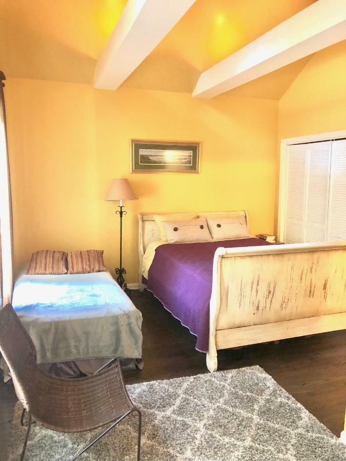 3 Bedroom Spacious Home In Ideal Location W Free Parking Back Yard Pets Welcome Чикаго Екстериор снимка